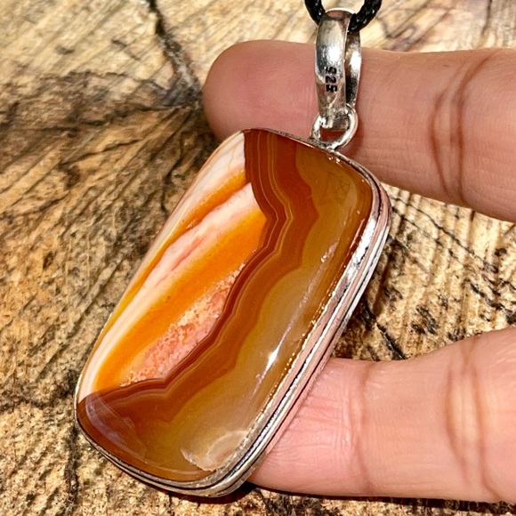 Beautiful Sardonyx Agate Pendant 2 1/4” - Picture 10 of 15